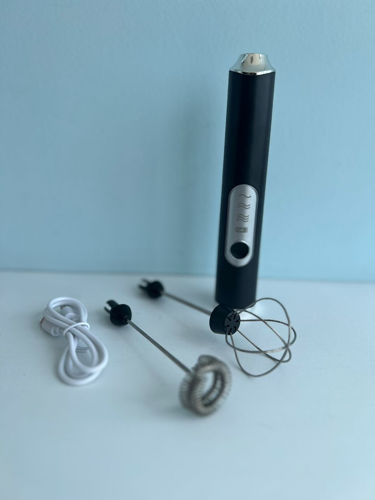 Batidor manual recargable