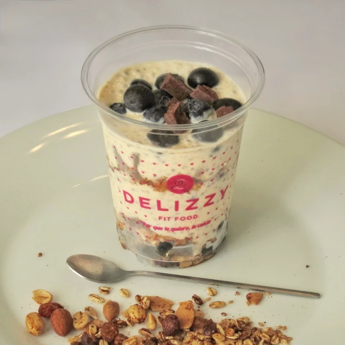 Parfait de Arándanos con mantequilla de maní con Granola
